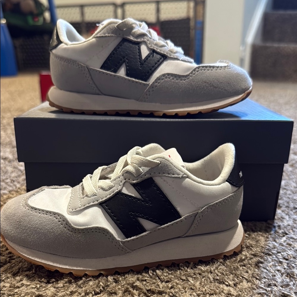 New Balance Gray and White Sneakers Classic Style